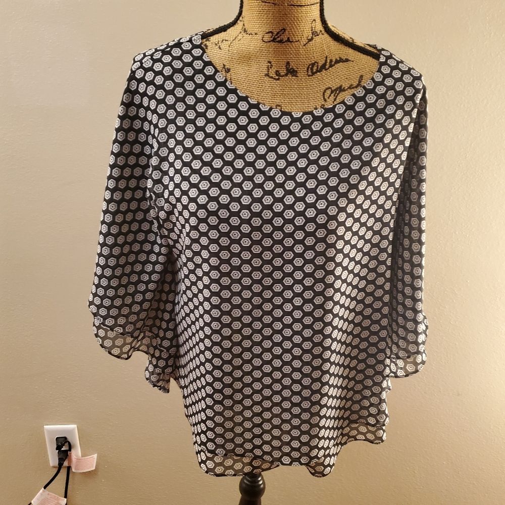 Sioni Geometric Flutter Kimono Sleeve Blouse Small Black White Workwear Top EUC